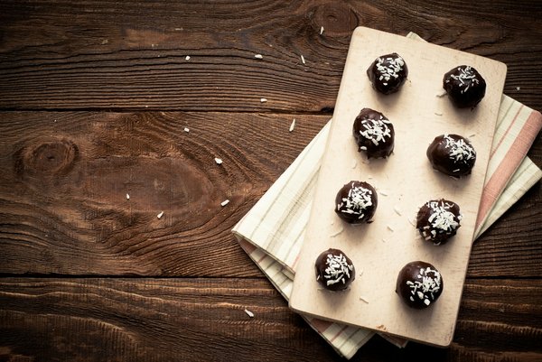 Quels sont les effets de la consommation de chocolat noir sur la santé cardiovasculaire et comment choisir le bon produit?
