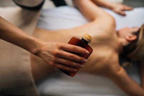 Découvrez les bienfaits des massages sensuels dans un salon